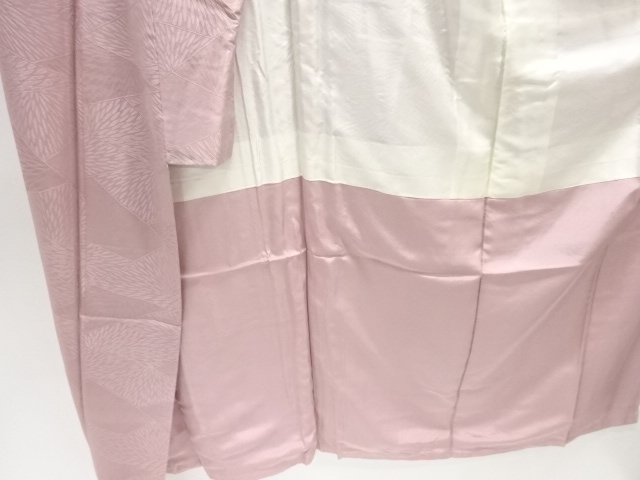  未使用品　裂取りに狢菊模様織出し一ツ紋色無地着物